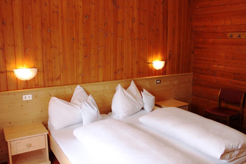 Albergo Alisander Corvara Pokój zdjęcie