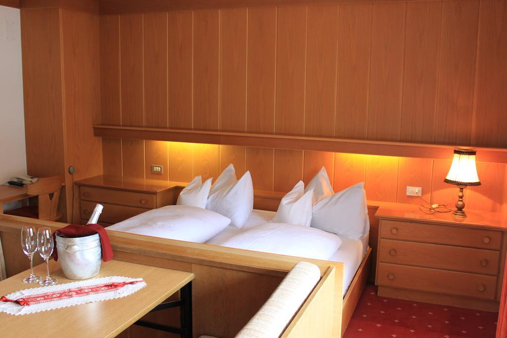 Albergo Alisander Corvara Pokój zdjęcie