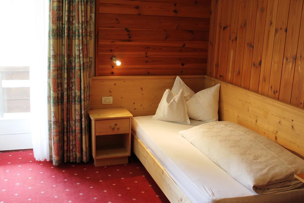 Albergo Alisander Corvara Pokój zdjęcie